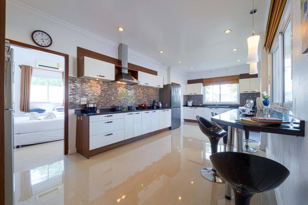 Villa Luxurious 5-bedroom Private Pool Villa! Pv5 HHQ