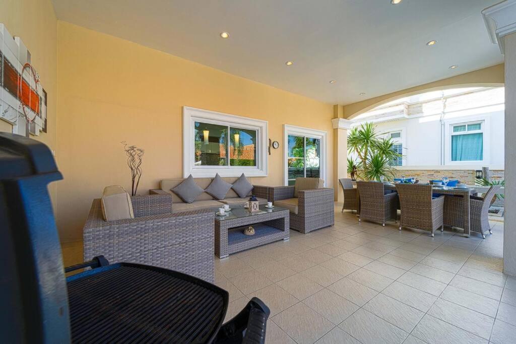 Luxurious 5-bedroom Private Pool Villa! Pv5 * HHQ