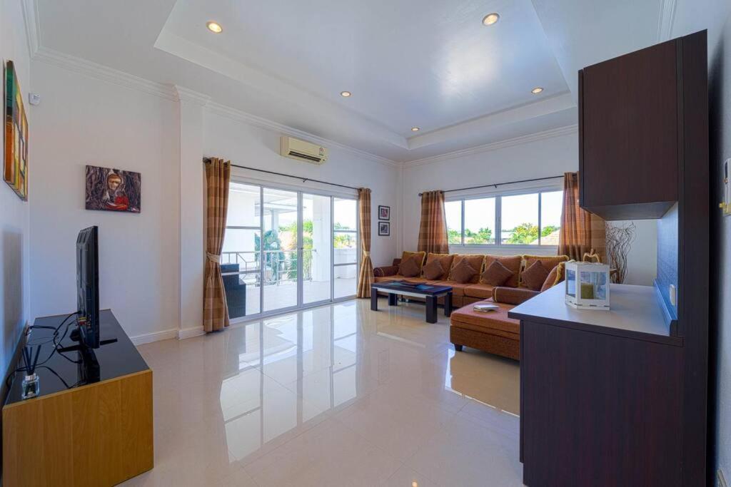 Villa Luxurious 5-bedroom Private Pool Villa! Pv5 HHQ