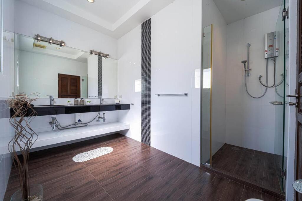Villa Luxurious 5-bedroom Private Pool Villa! Pv5