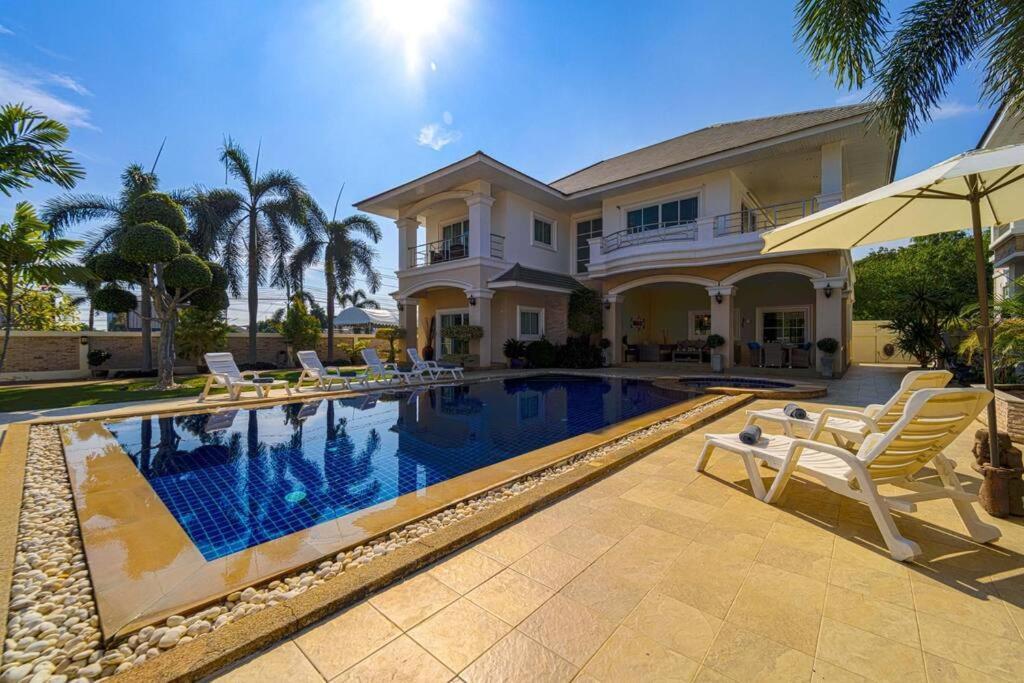 Villa Luxurious 5-bedroom Private Pool Villa! Pv5 HHQ