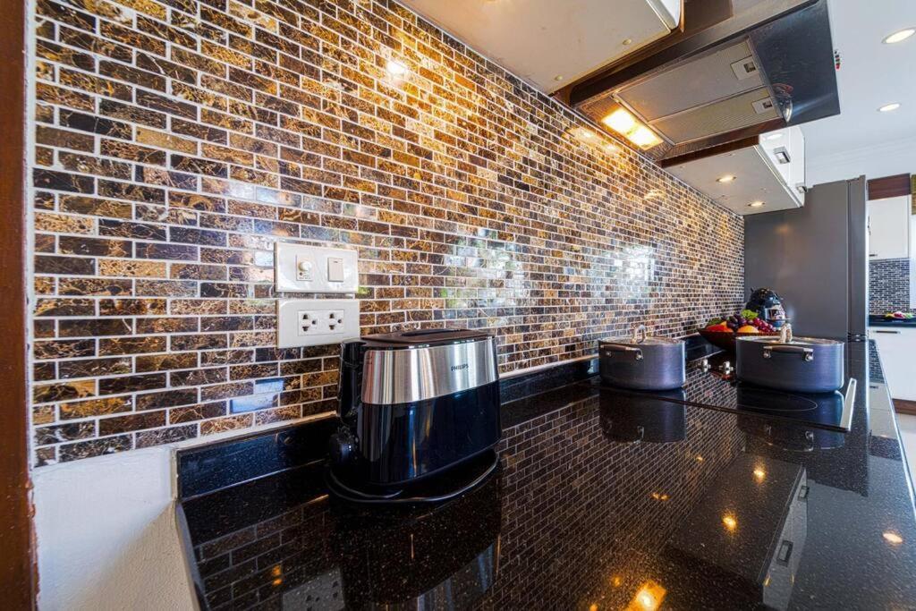 Villa Luxurious 5-bedroom Private Pool Villa! Pv5 HHQ